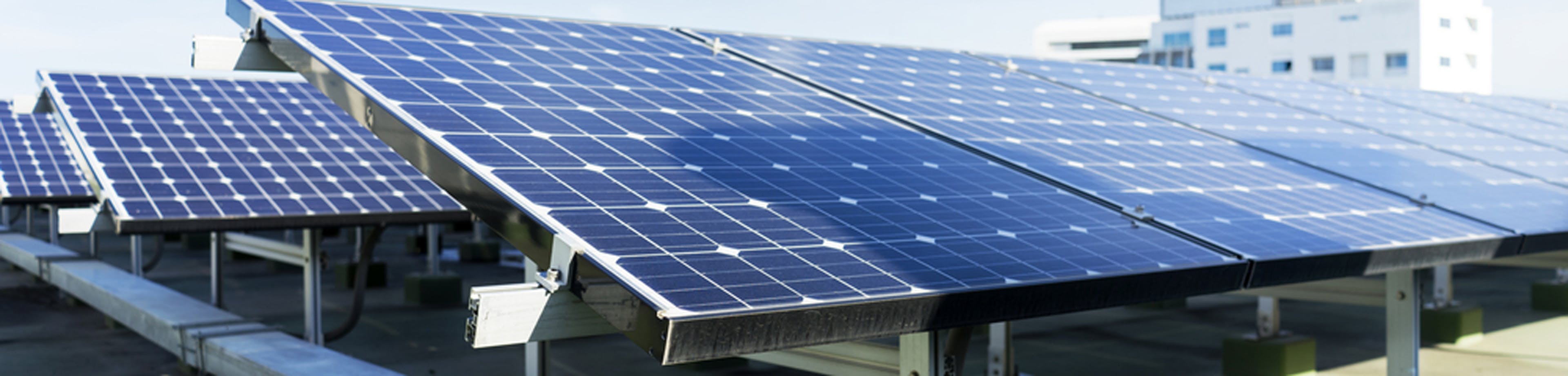 Zonnepanelen op plat dak