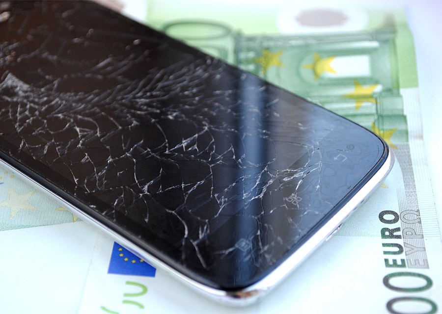 Kapotte telefoon en contant geld