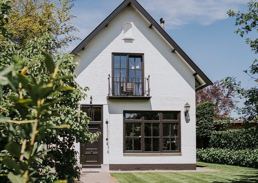 Wit huis met lekker weer | Bescherm je woning tegen alle weertypes | Interpolis