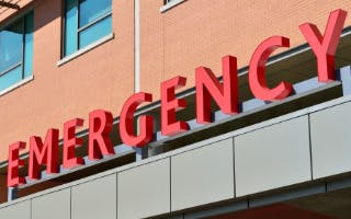 Letters emergency van een ziekenhuis