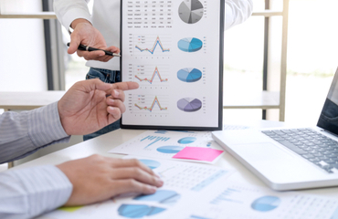 Man presenteert cijfers