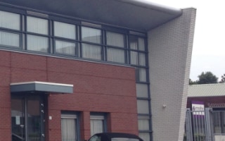 een foto van een bedrijfspand