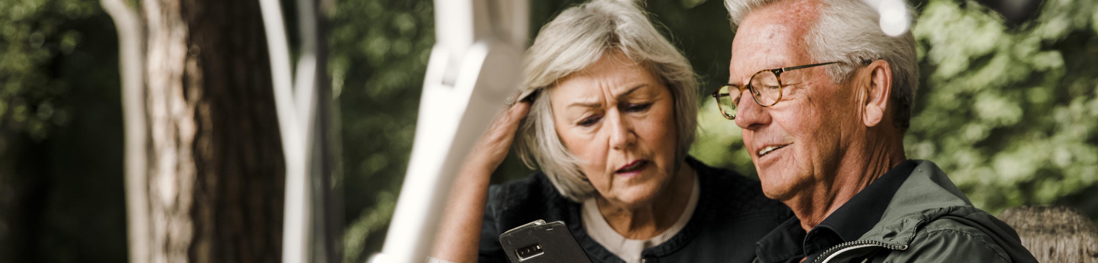 Ouder koppel belt de Interpolis Alarmcentrale | Schade op reis, ben ik verzekerd?