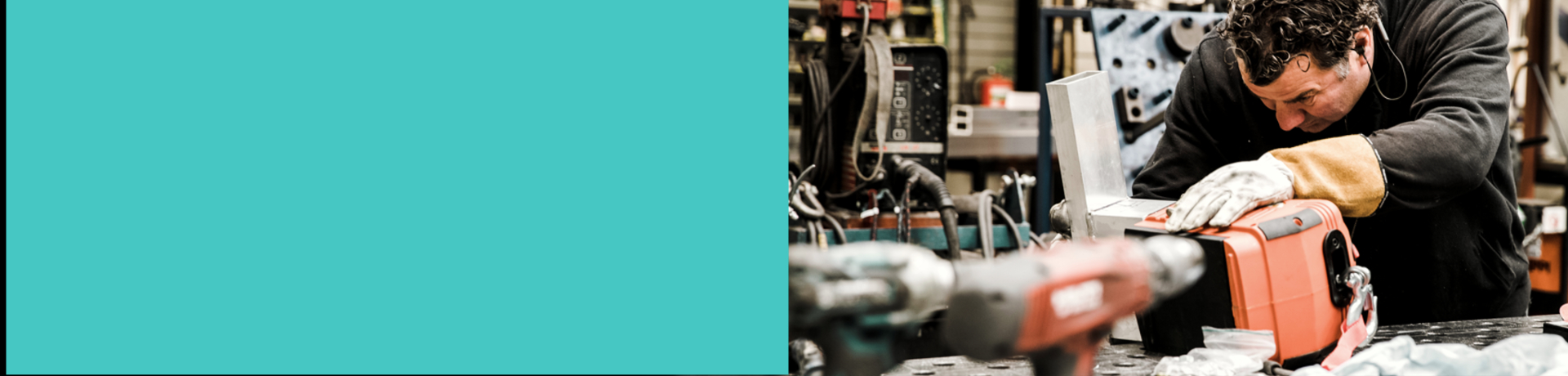 Ondernemer aan het werk in zijn bouwbedrijf