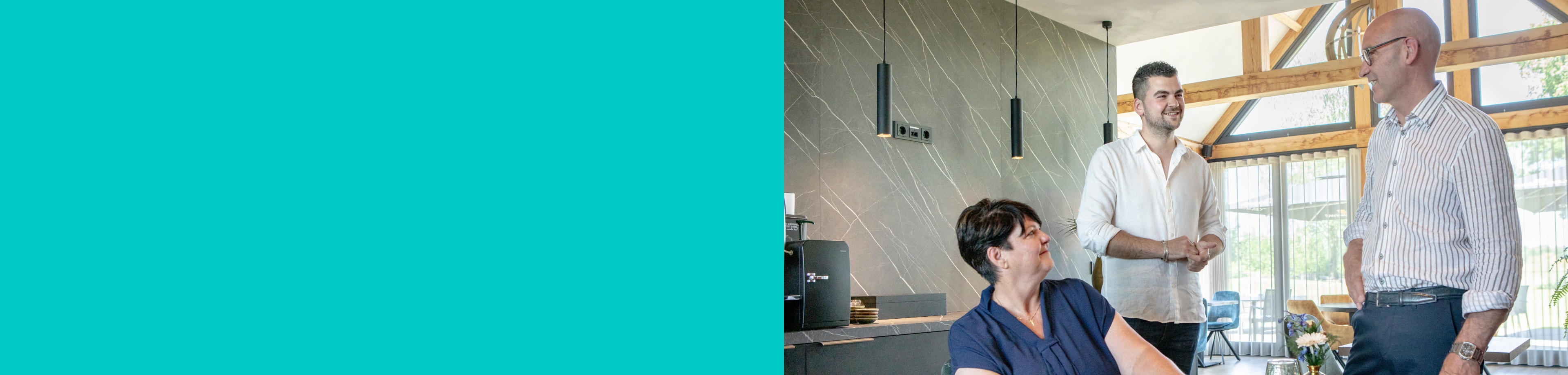 Drie ondernemers die in gesprek zijn