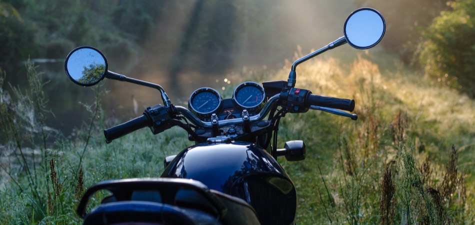 Een motor die geparkeerd staat