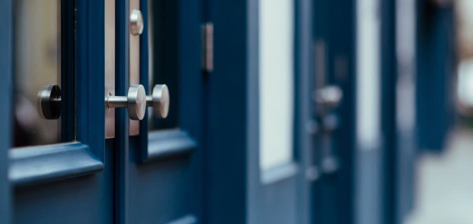 Deurknop aan de buitenkant van een portier