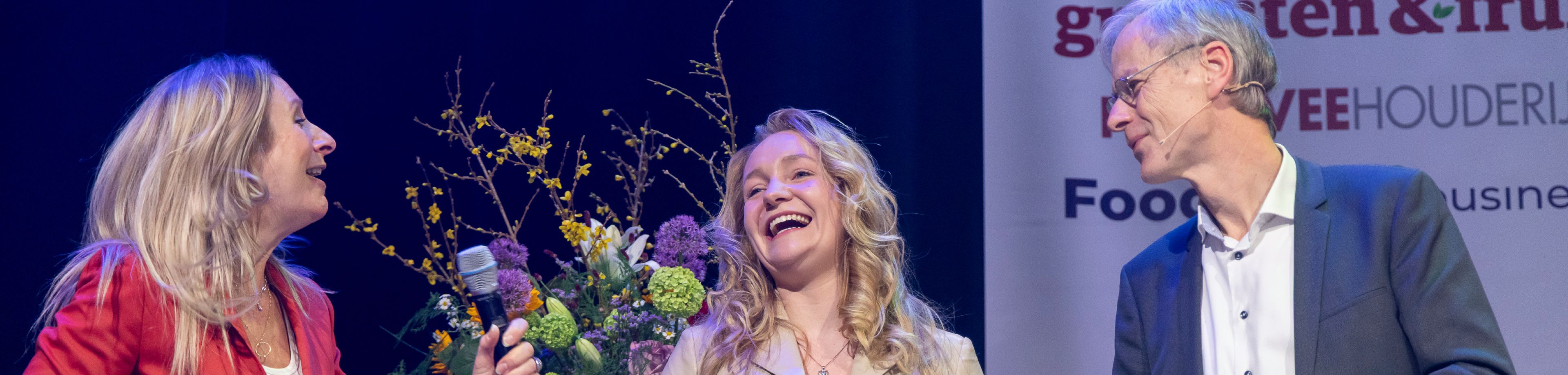 Michelle Thijsen wordt uitgeroepen tot winnaar van verkiezing Jong Agrarisch Talent.