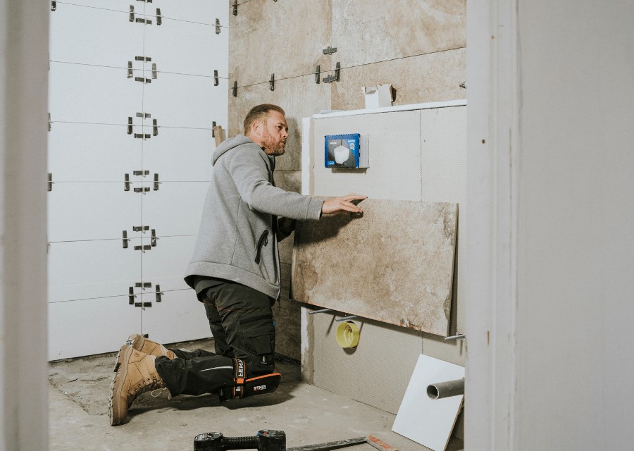 Tegelzetter plaatst tegels | Eigen bedrijf starten | Interpolis