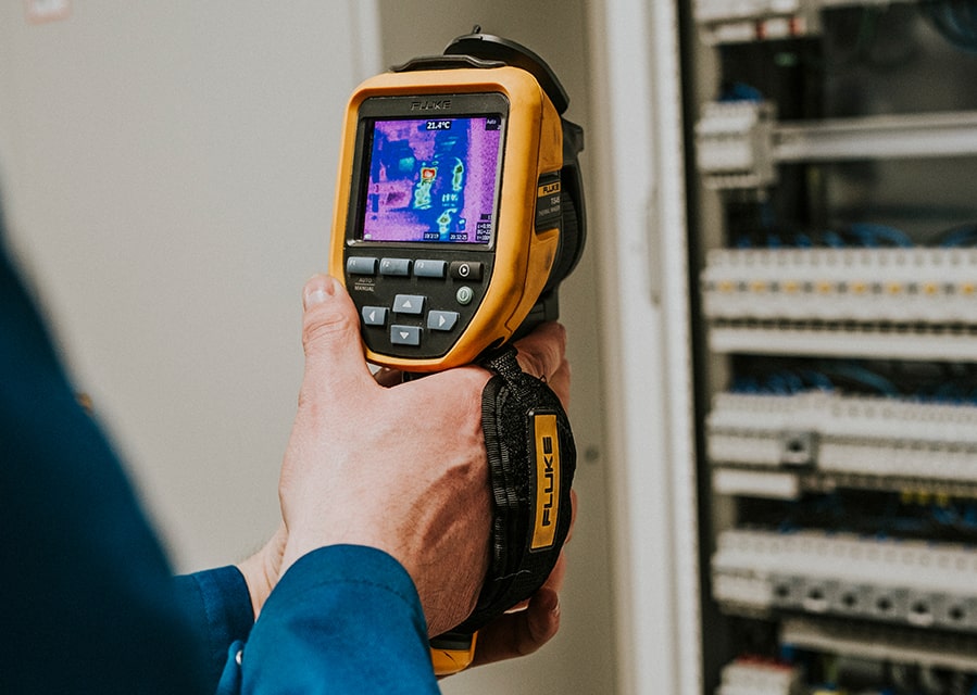 Een apparaat waarmee je de elektrische installatie kan doormeten.